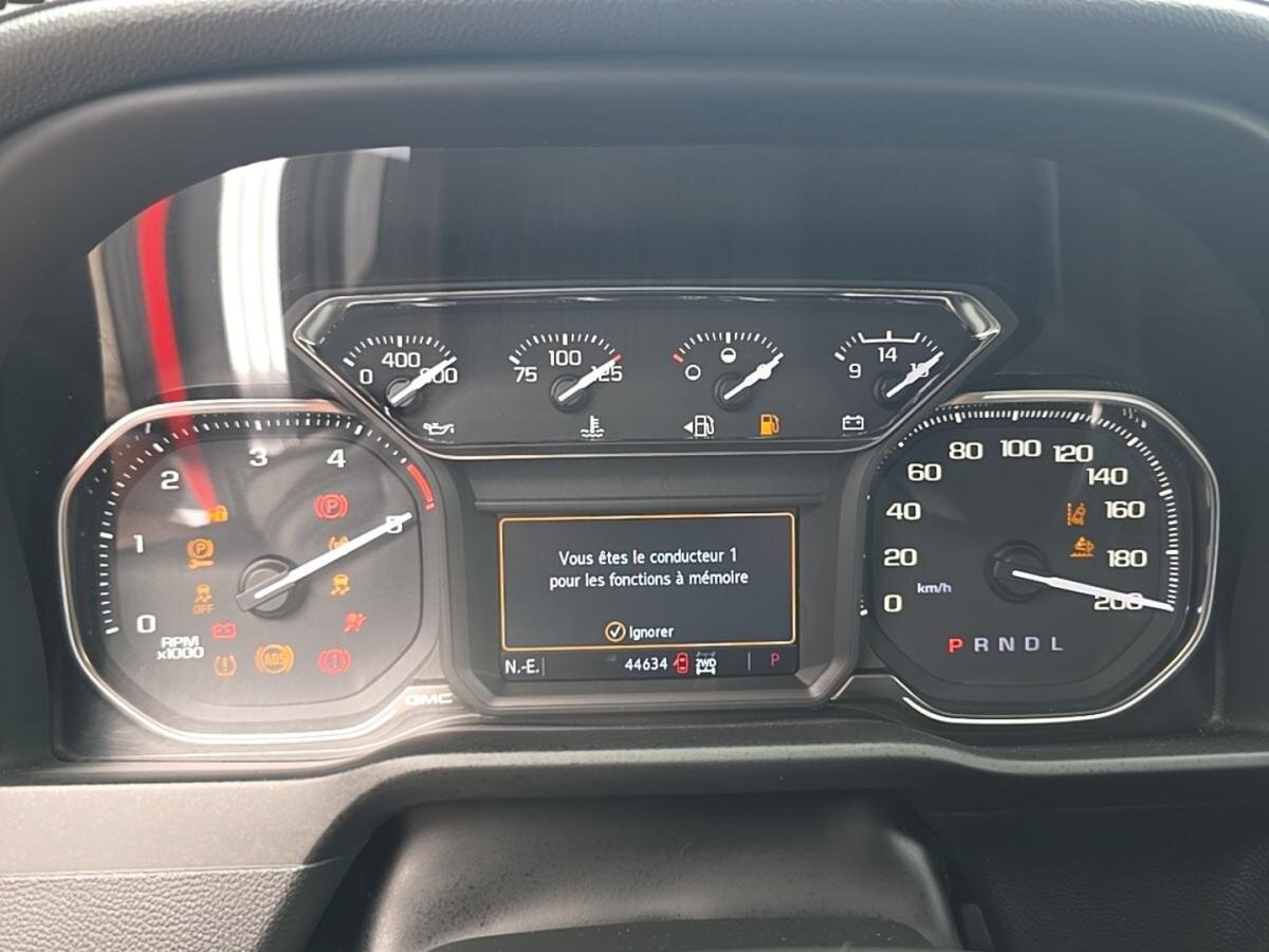 2022 GMC Sierra 2500 HD - Image 16