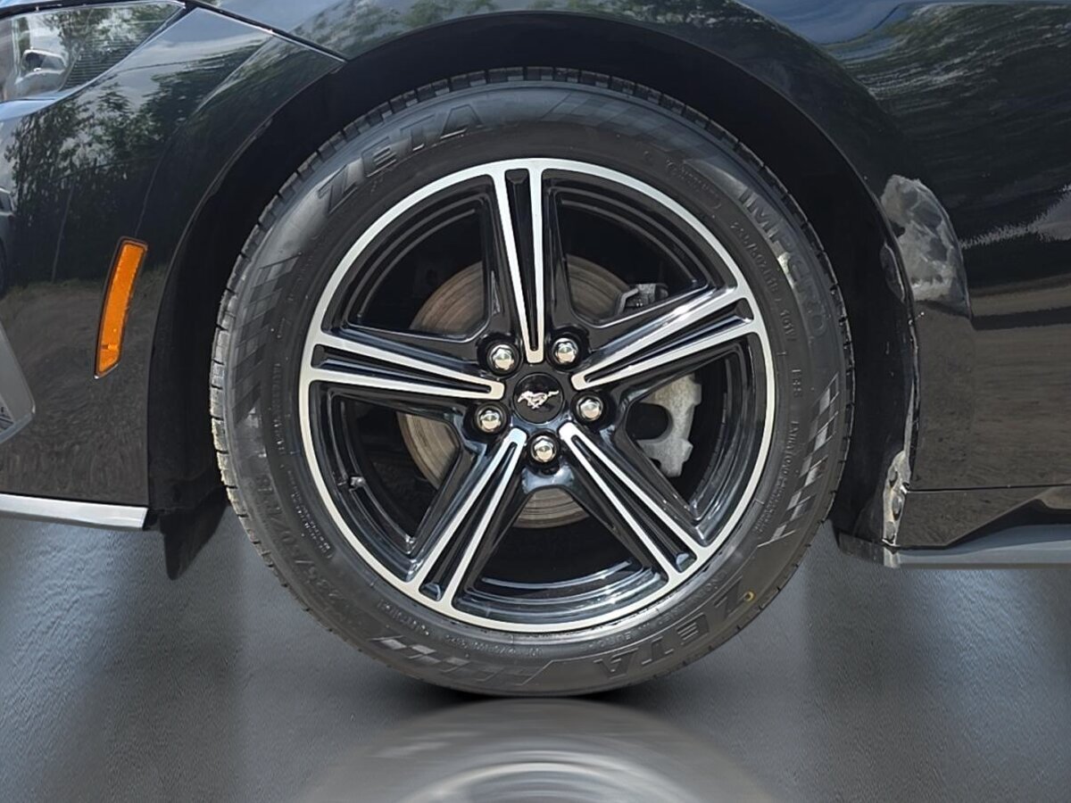 2025 Ford Mustang - Image 12