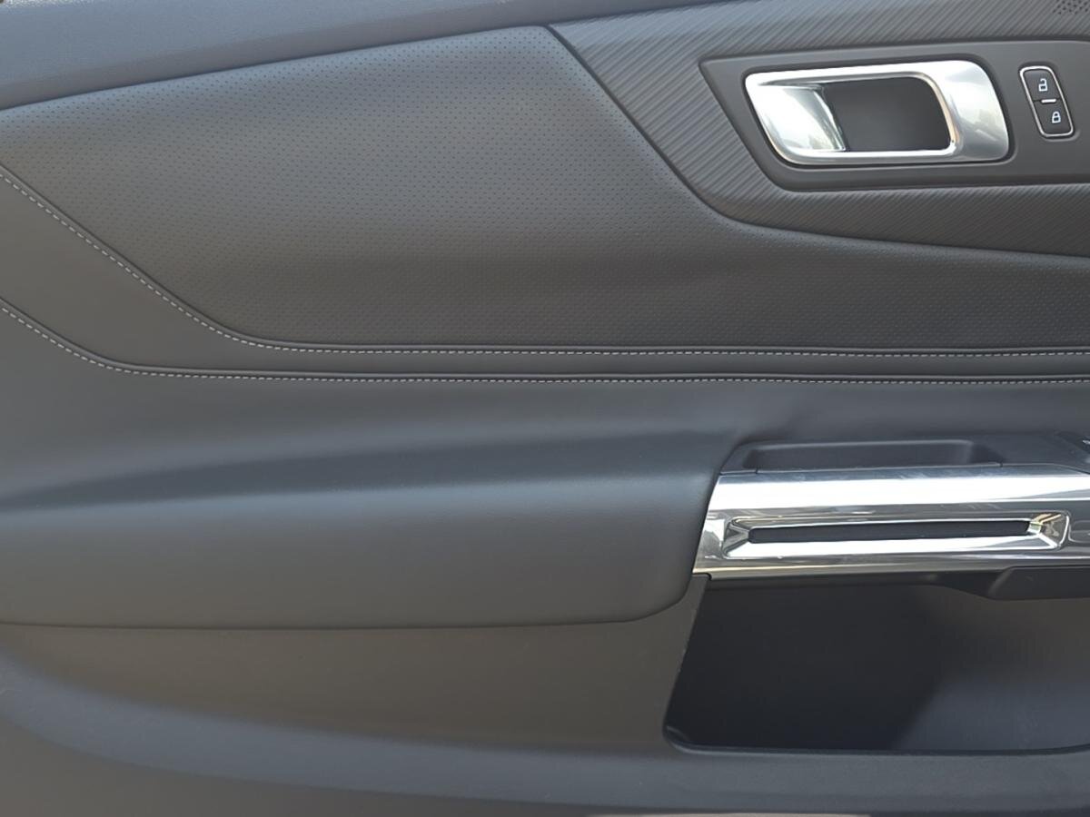 2025 Ford Mustang - Image 19