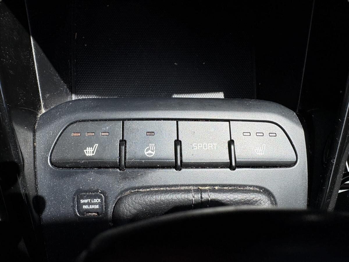 2021 Kia Rio5 - Image 16
