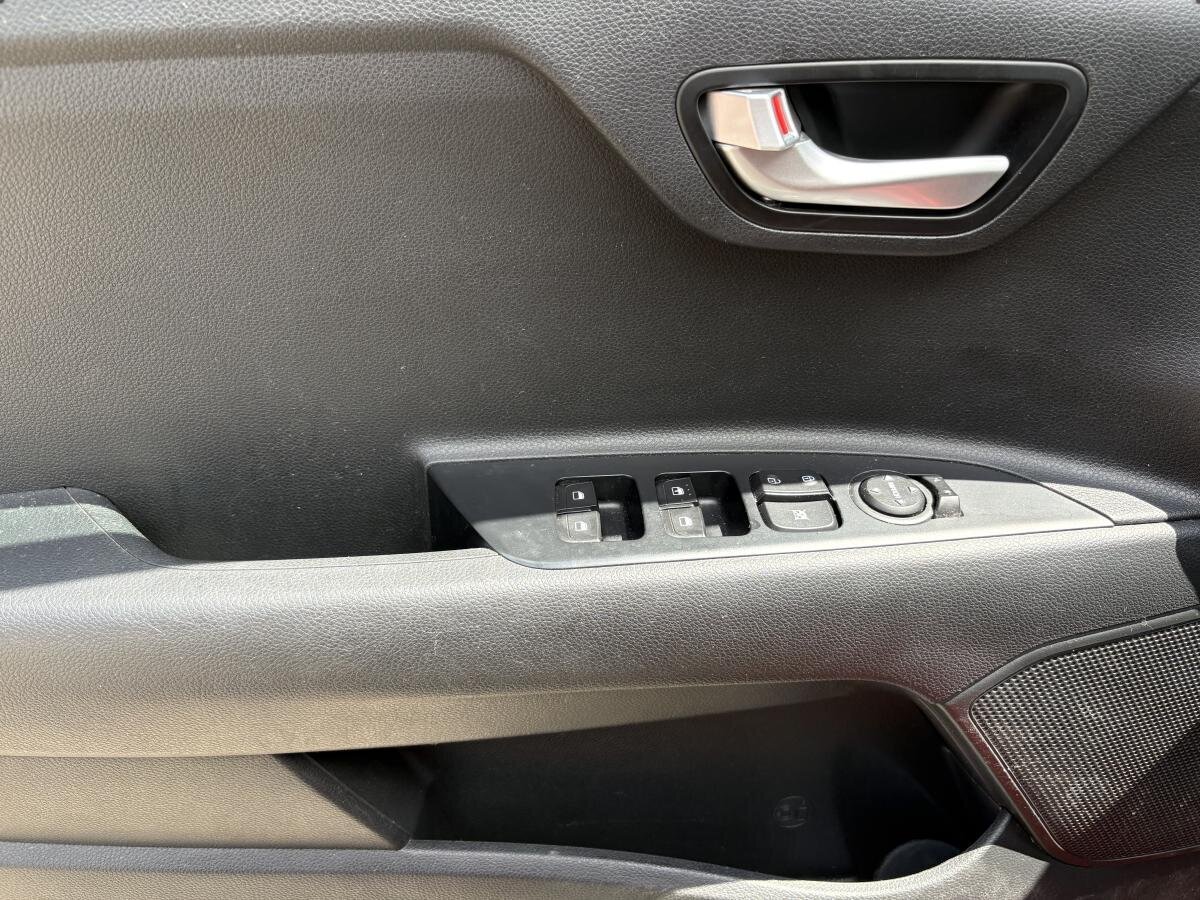 2021 Kia Rio5 - Image 17