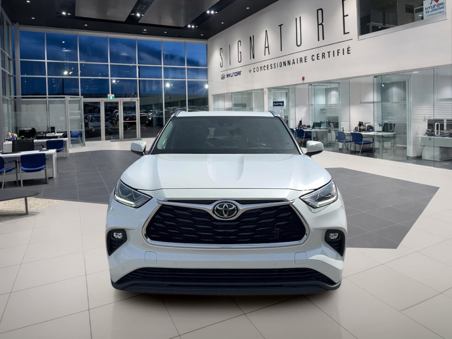 2021 Toyota Highlander - Image 2
