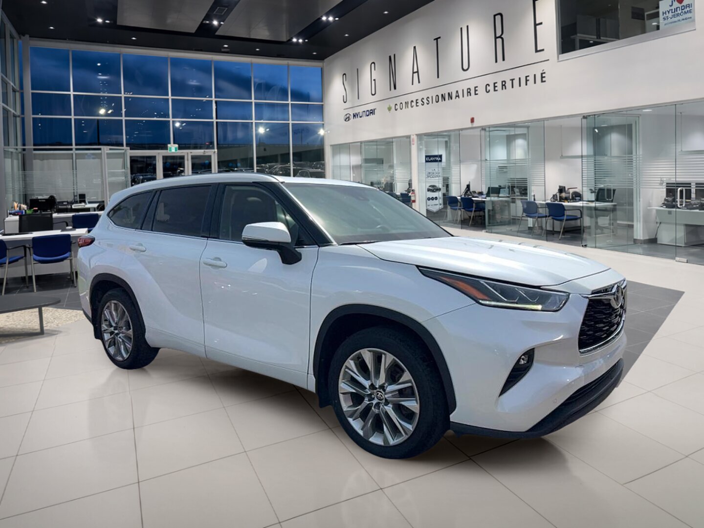 2021 Toyota Highlander - Image 3