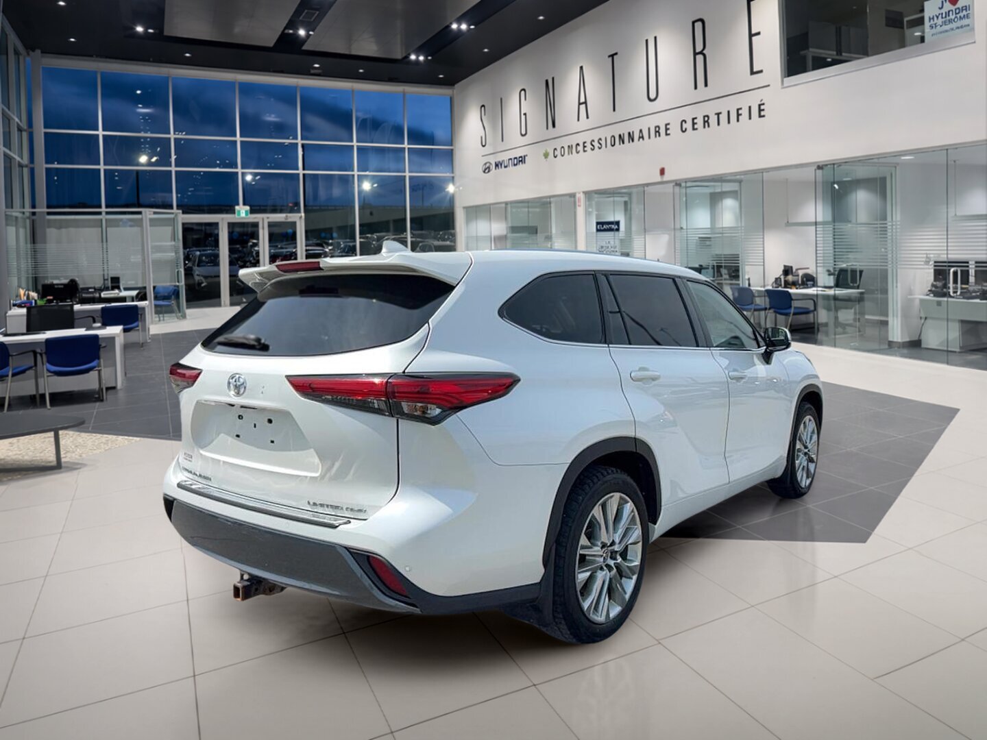 2021 Toyota Highlander - Image 5