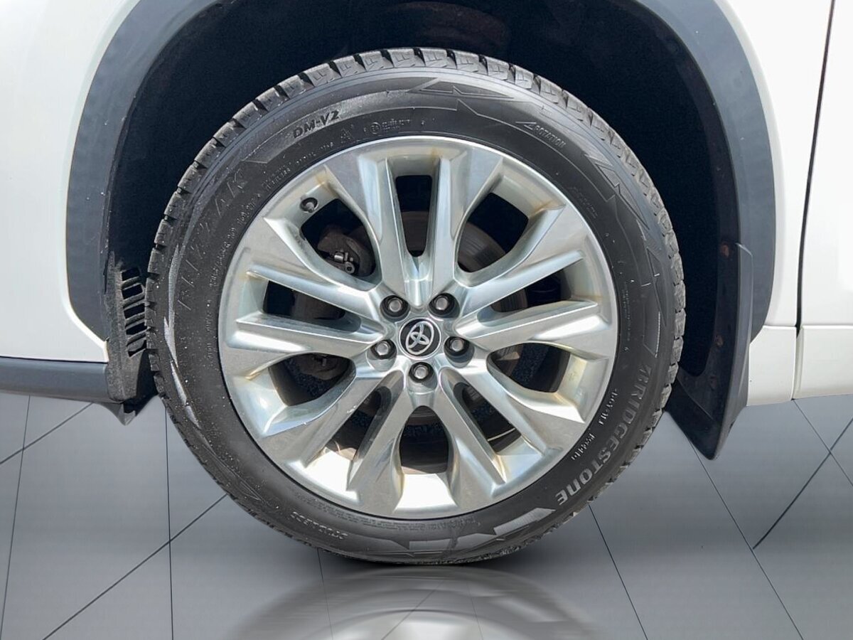 2021 Toyota Highlander - Image 9