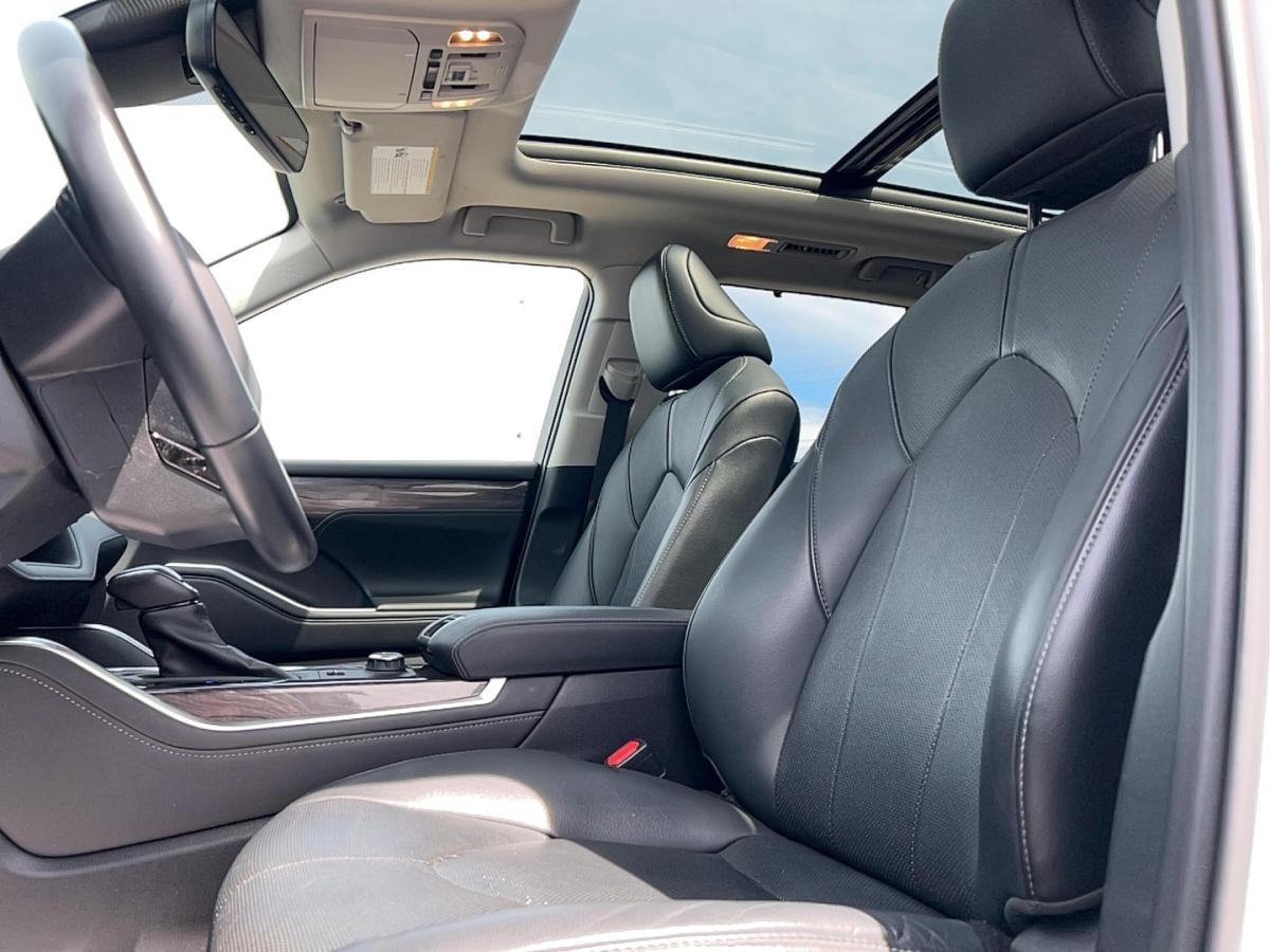 2021 Toyota Highlander - Image 12