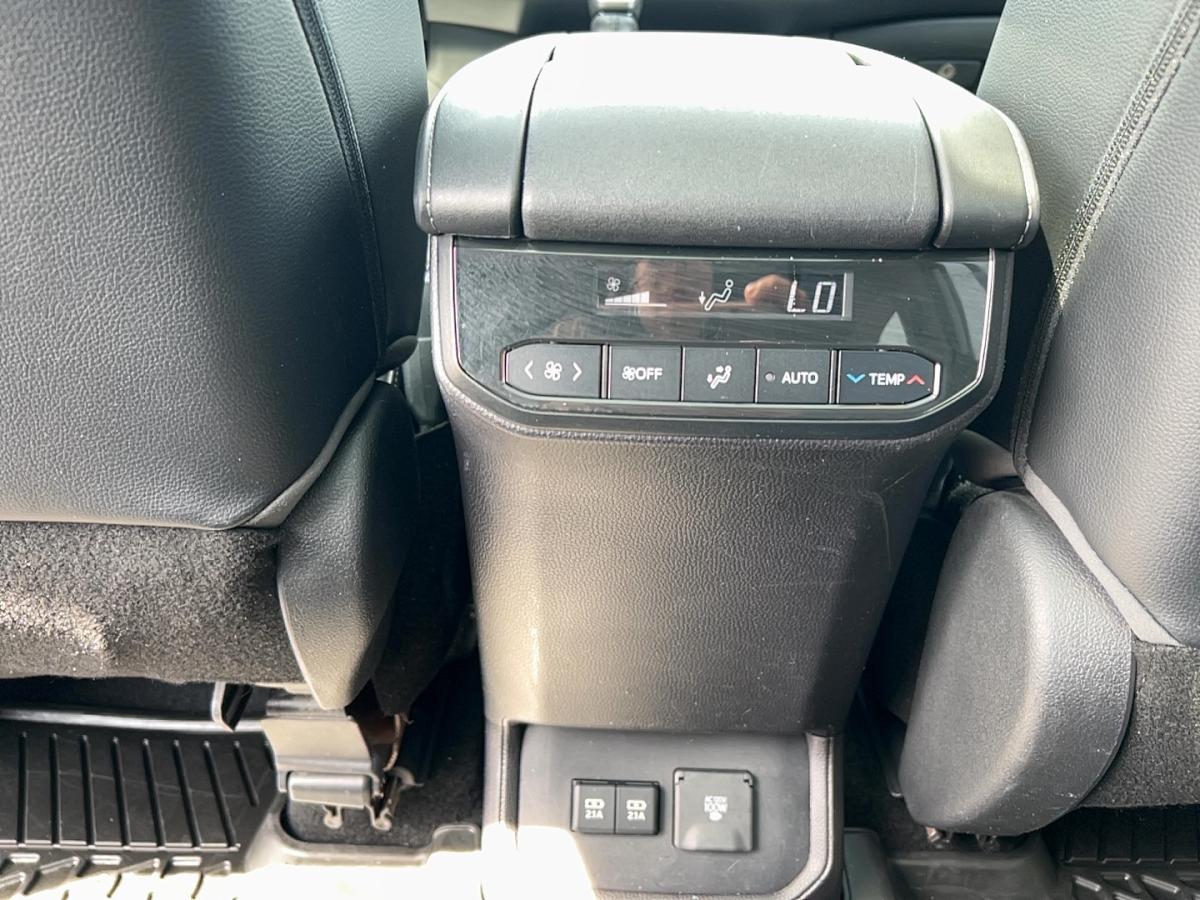 2021 Toyota Highlander - Image 18