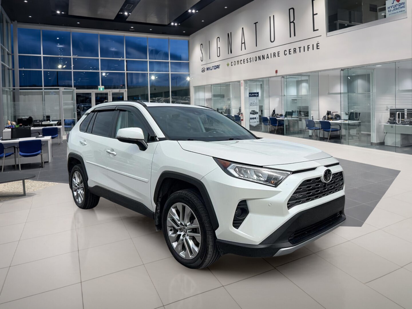 2021 Toyota RAV4 - Image 3