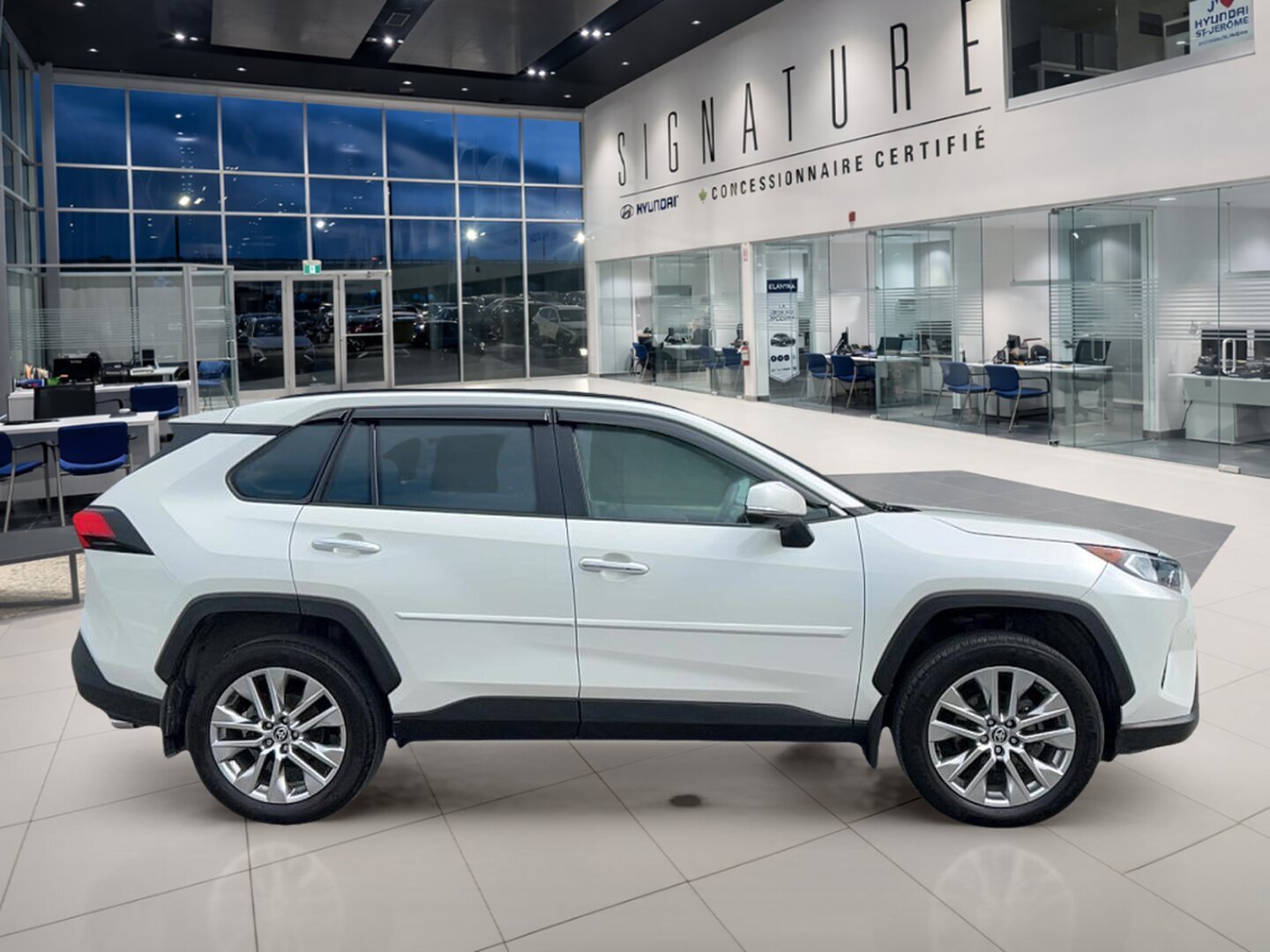 2021 Toyota RAV4 - Image 4