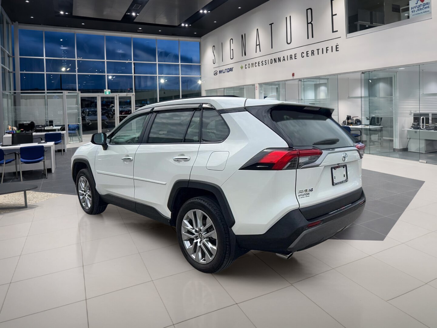 2021 Toyota RAV4 - Image 7