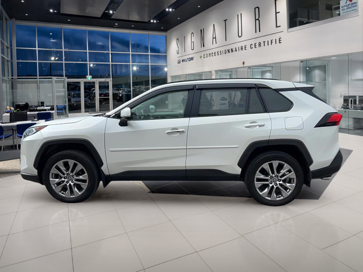 2021 Toyota RAV4 - Image 8