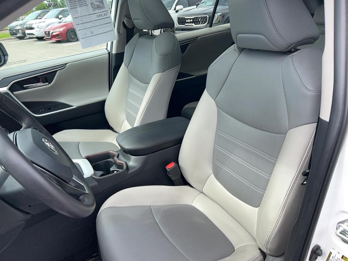 2021 Toyota RAV4 - Image 11