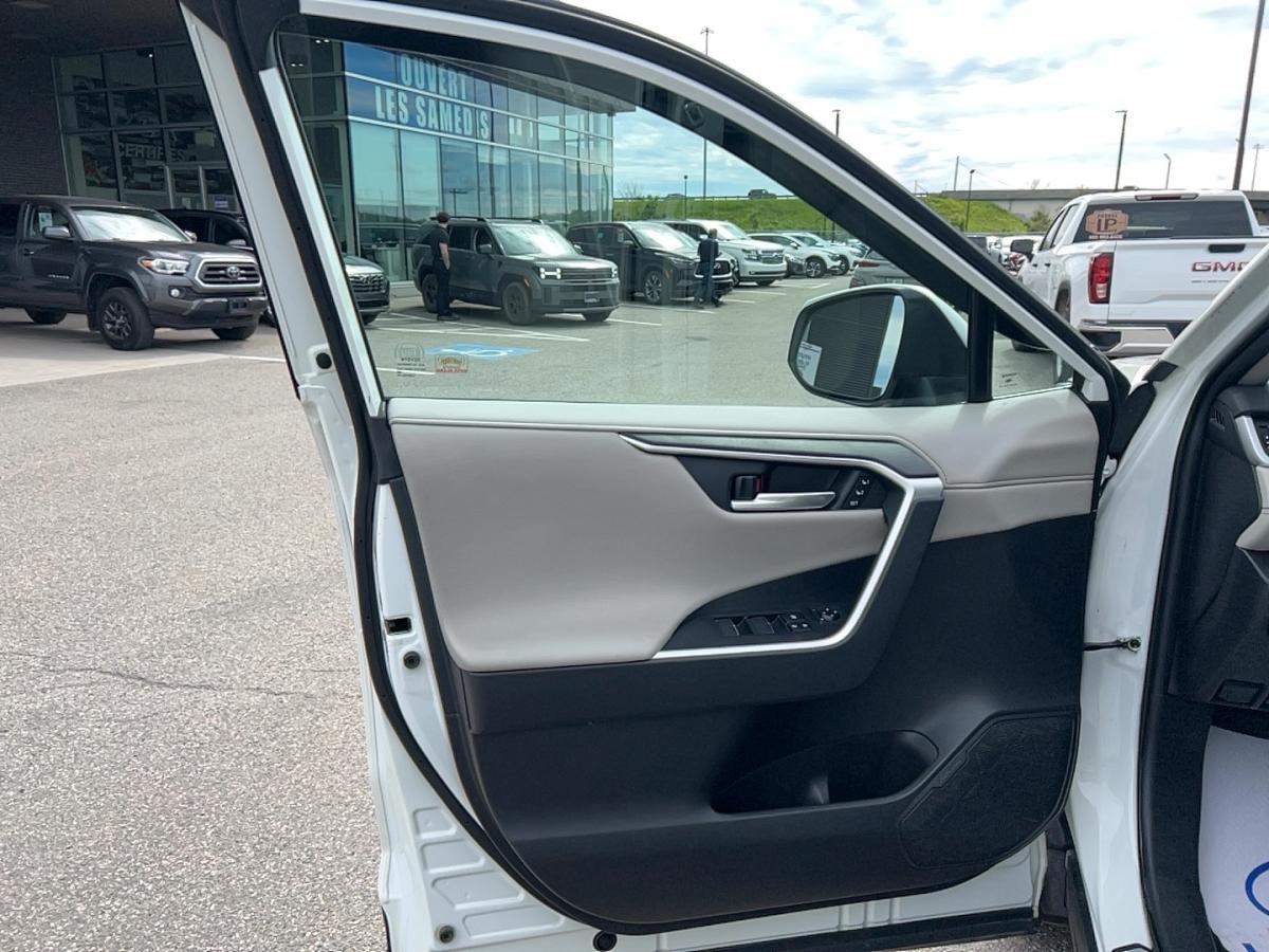 2021 Toyota RAV4 - Image 14