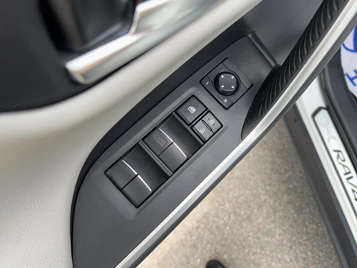 2021 Toyota RAV4 - Image 15