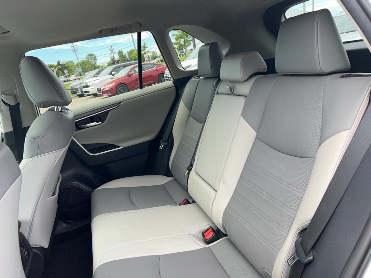 2021 Toyota RAV4 - Image 16