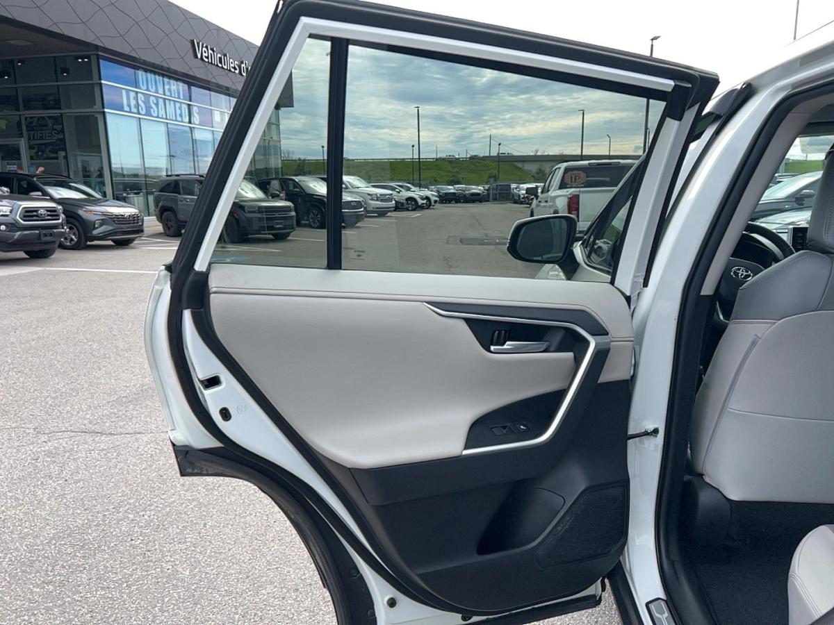 2021 Toyota RAV4 - Image 18