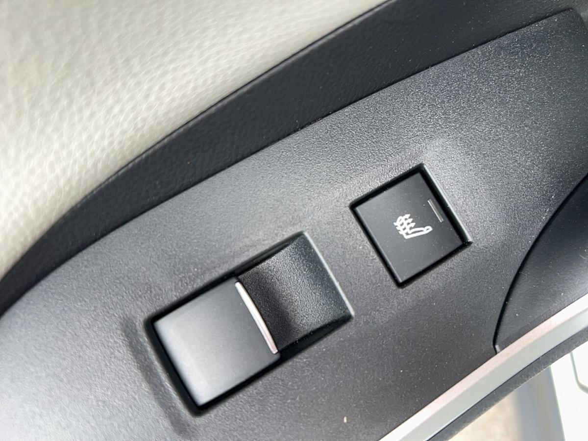 2021 Toyota RAV4 - Image 19