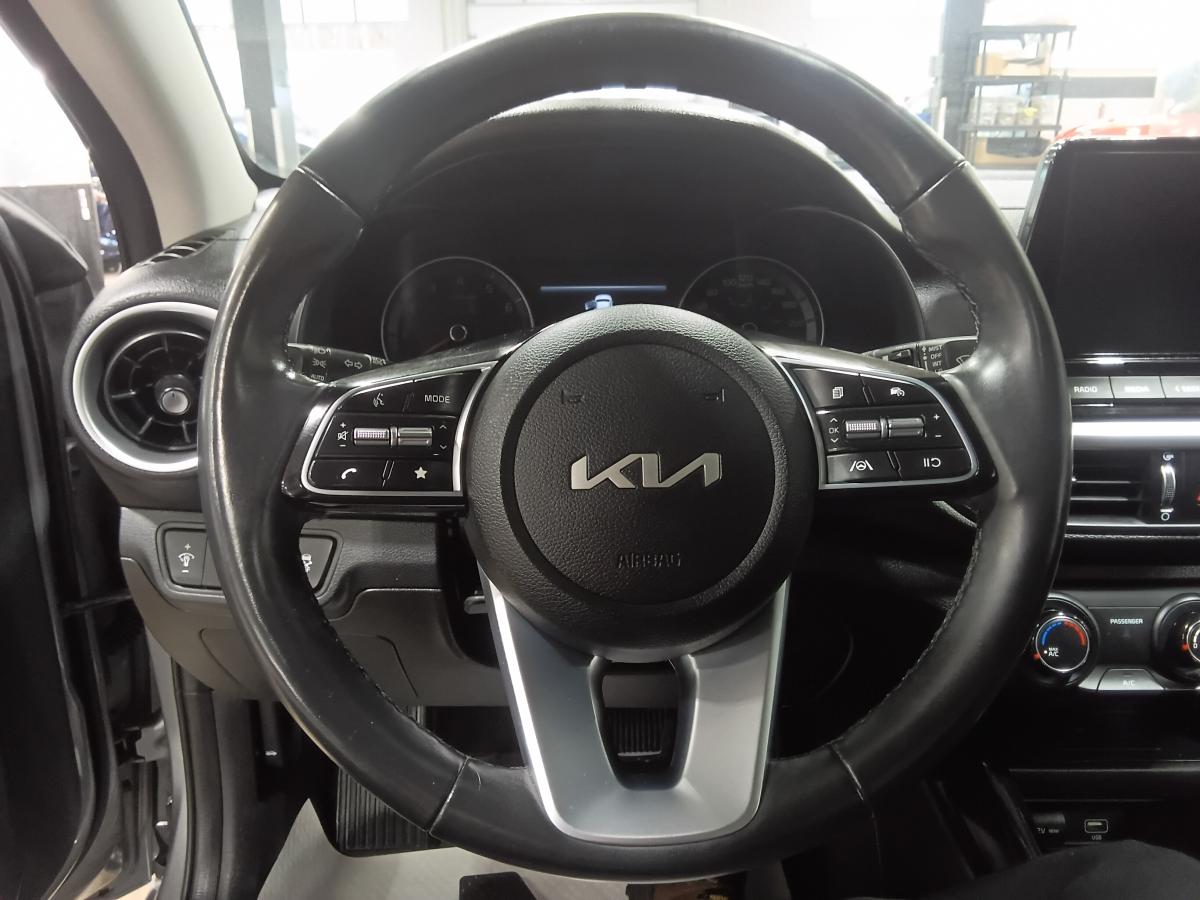 2023 Kia Forte - Image 15