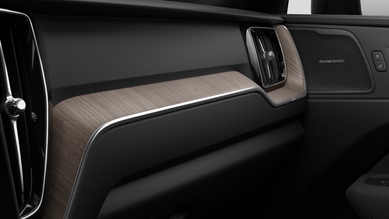 2026 Volvo XC60 Plug-In Hybrid - Image 9