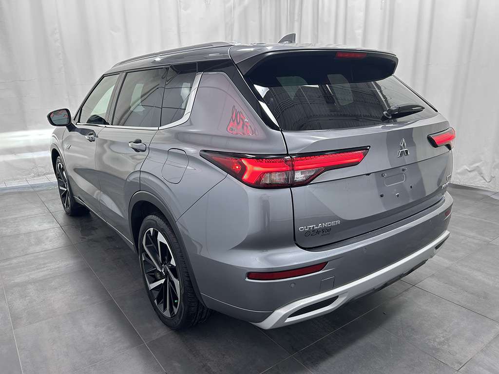 2023 Mitsubishi Outlander - Image 4