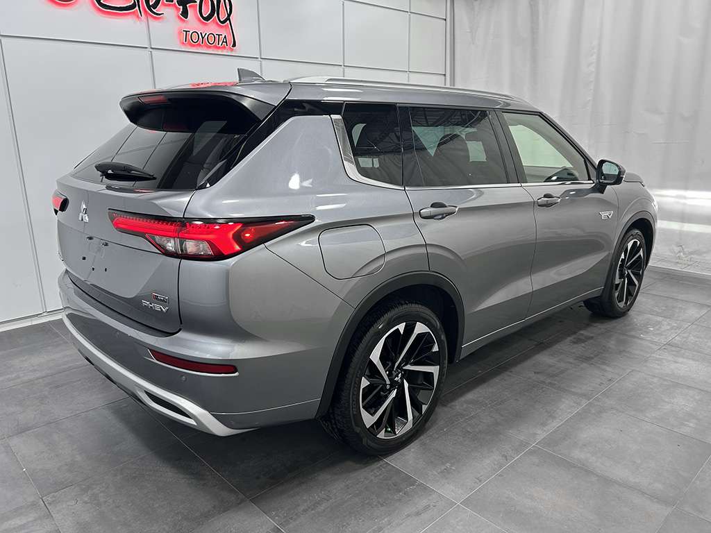 2023 Mitsubishi Outlander - Image 6