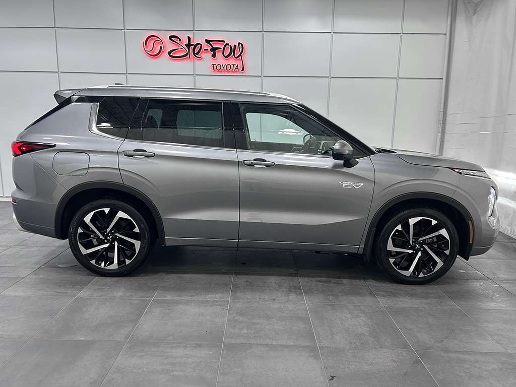 2023 Mitsubishi Outlander - Image 7