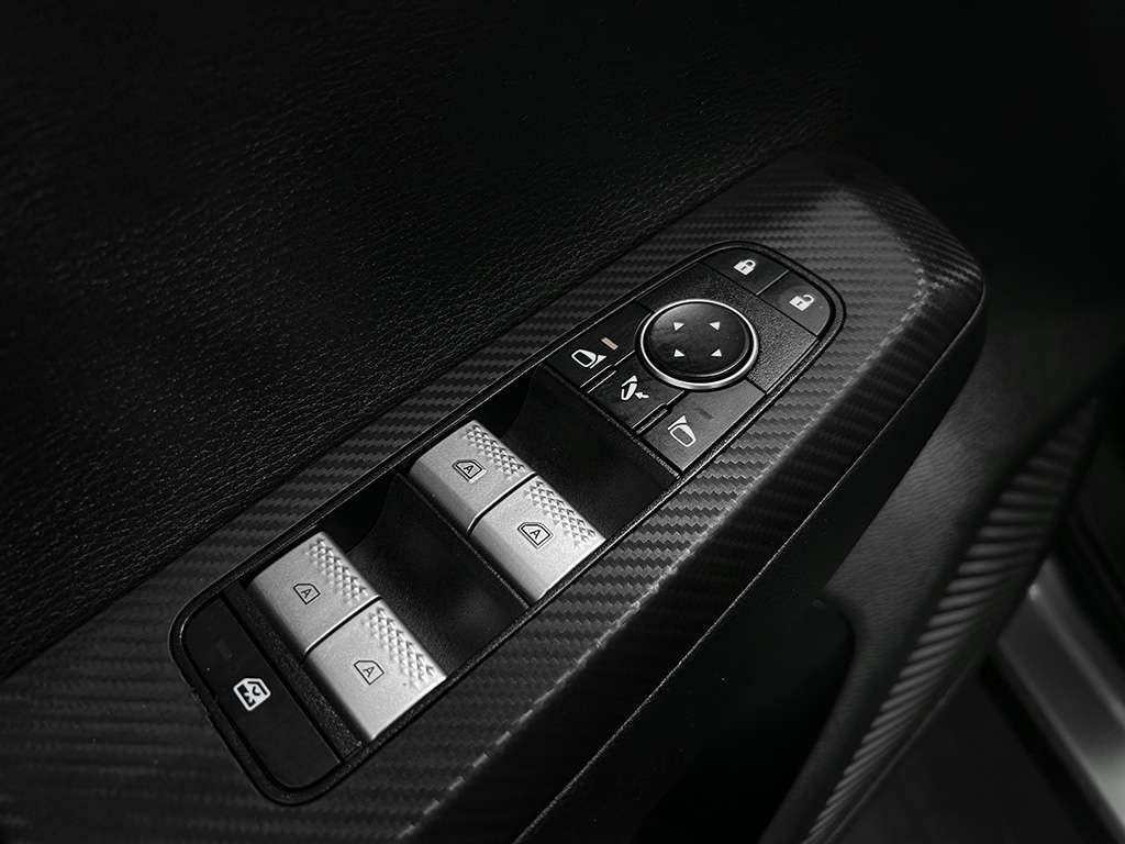 2023 Mitsubishi Outlander - Image 9