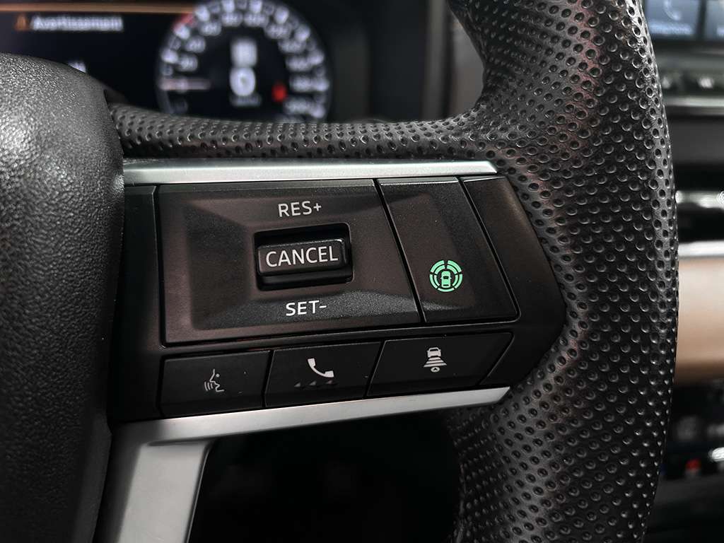 2023 Mitsubishi Outlander - Image 12