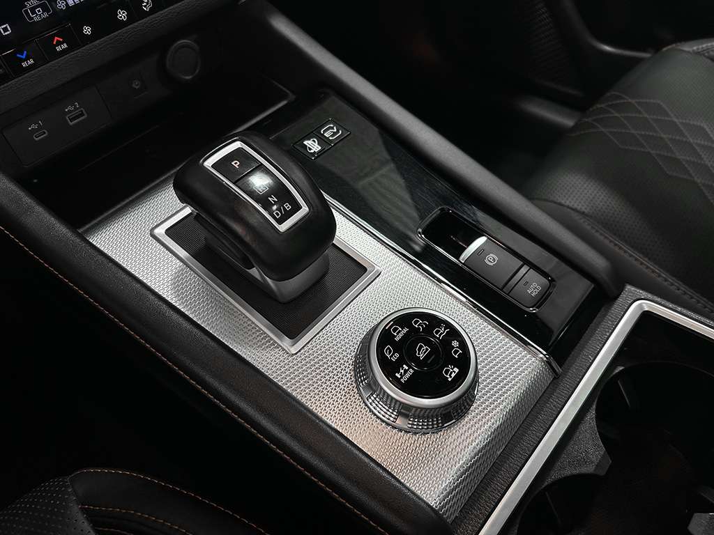 2023 Mitsubishi Outlander - Image 13