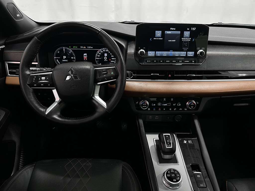 2023 Mitsubishi Outlander - Image 17