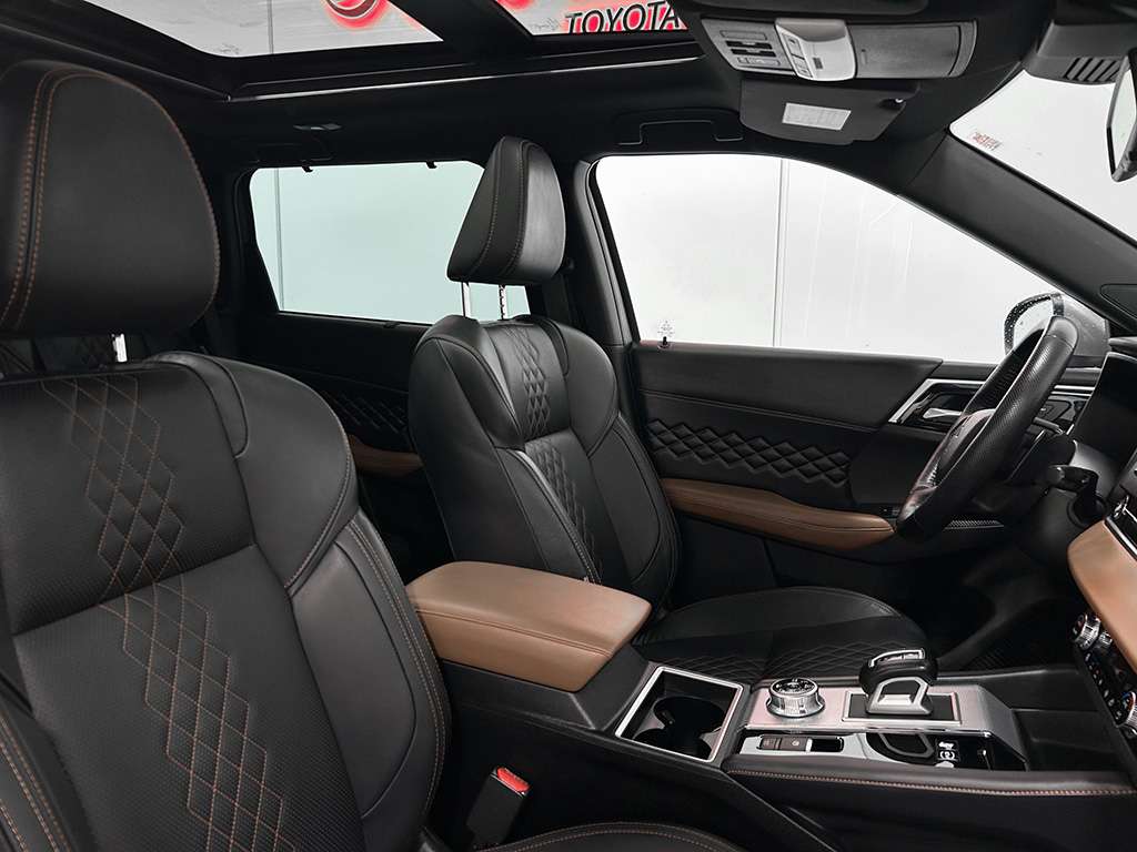 2023 Mitsubishi Outlander - Image 20