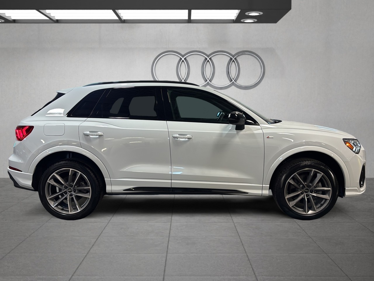 2024 Audi Q3 - Image 4
