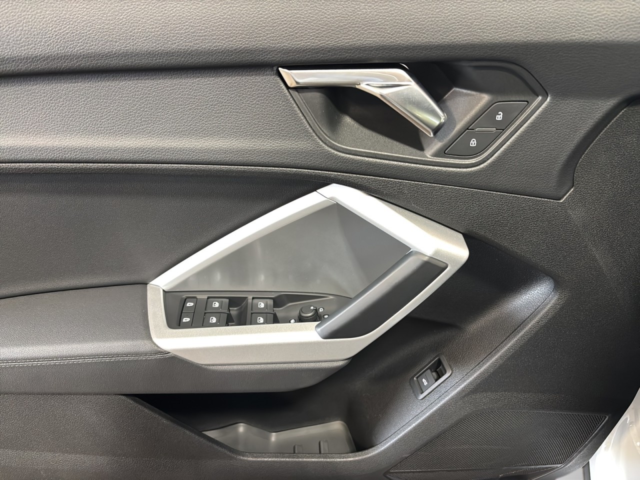 2024 Audi Q3 - Image 10