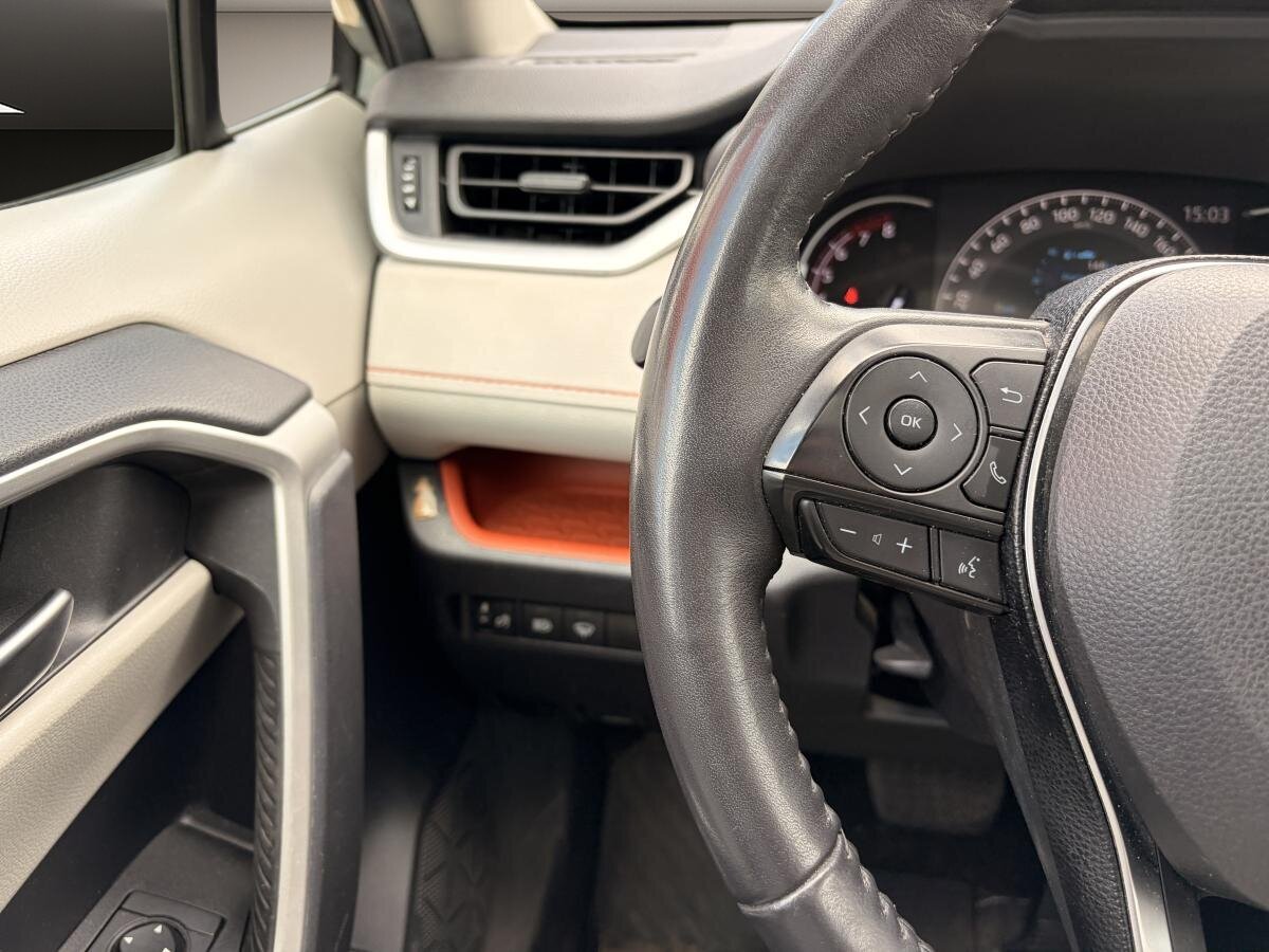 2019 Toyota RAV4 - Image 13