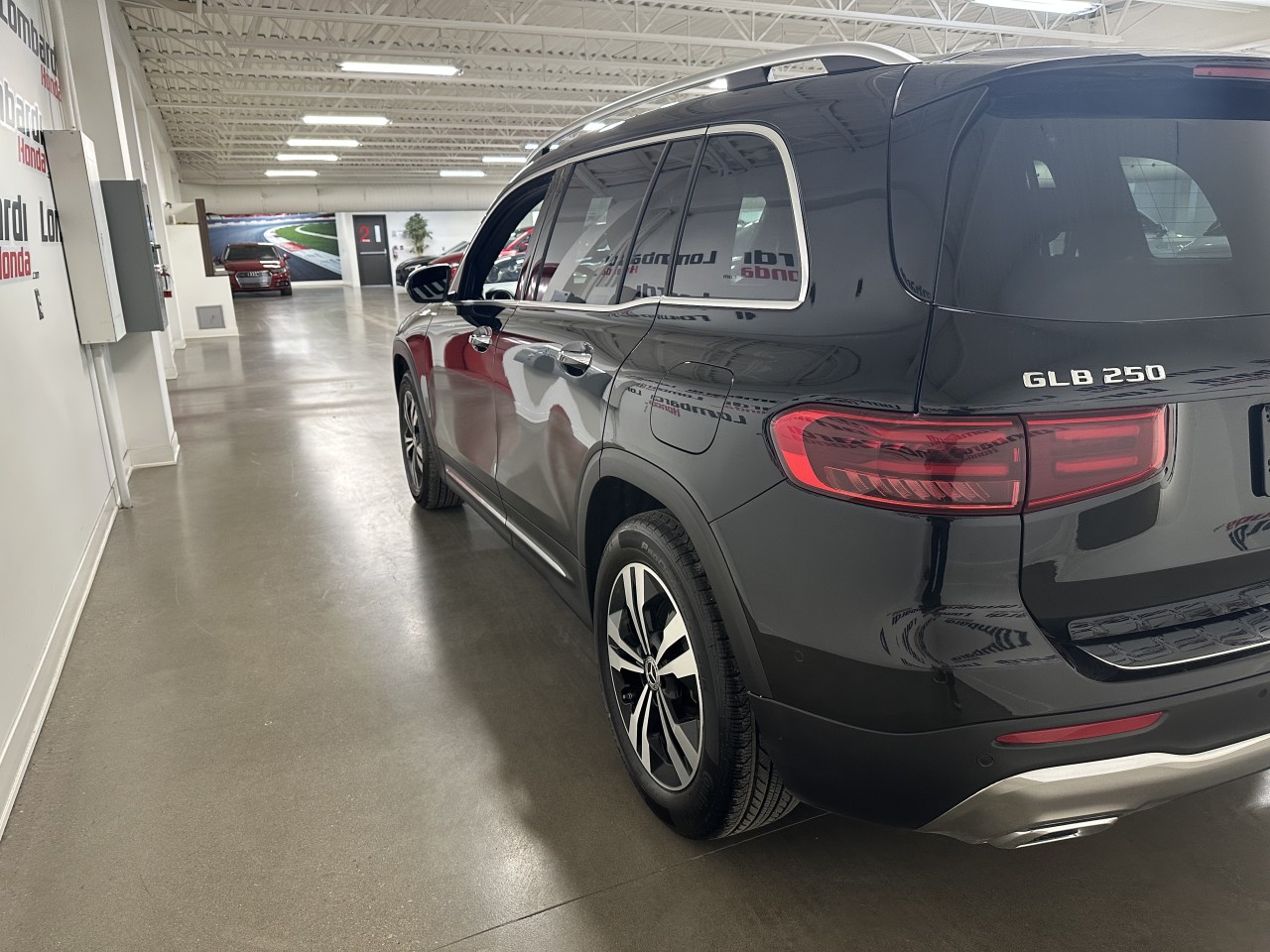 2024 Mercedes-Benz GLB - Image 9