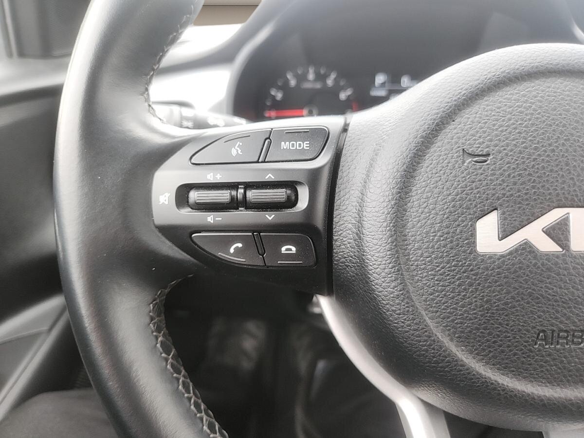 2022 Kia Rio5 - Image 10
