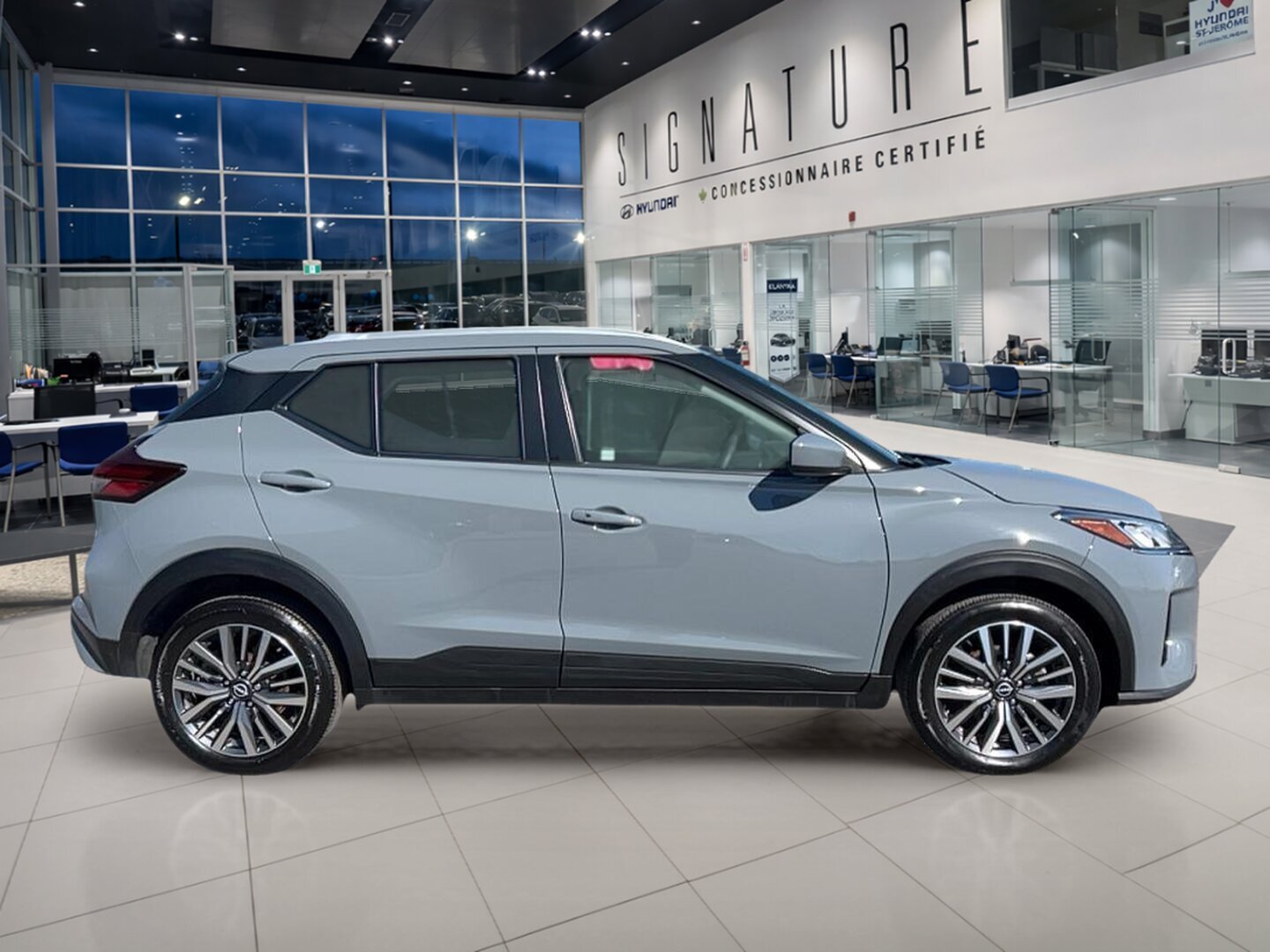 2025 Nissan Kicks Play - Image 4