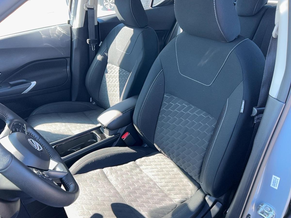 2025 Nissan Kicks Play - Image 11