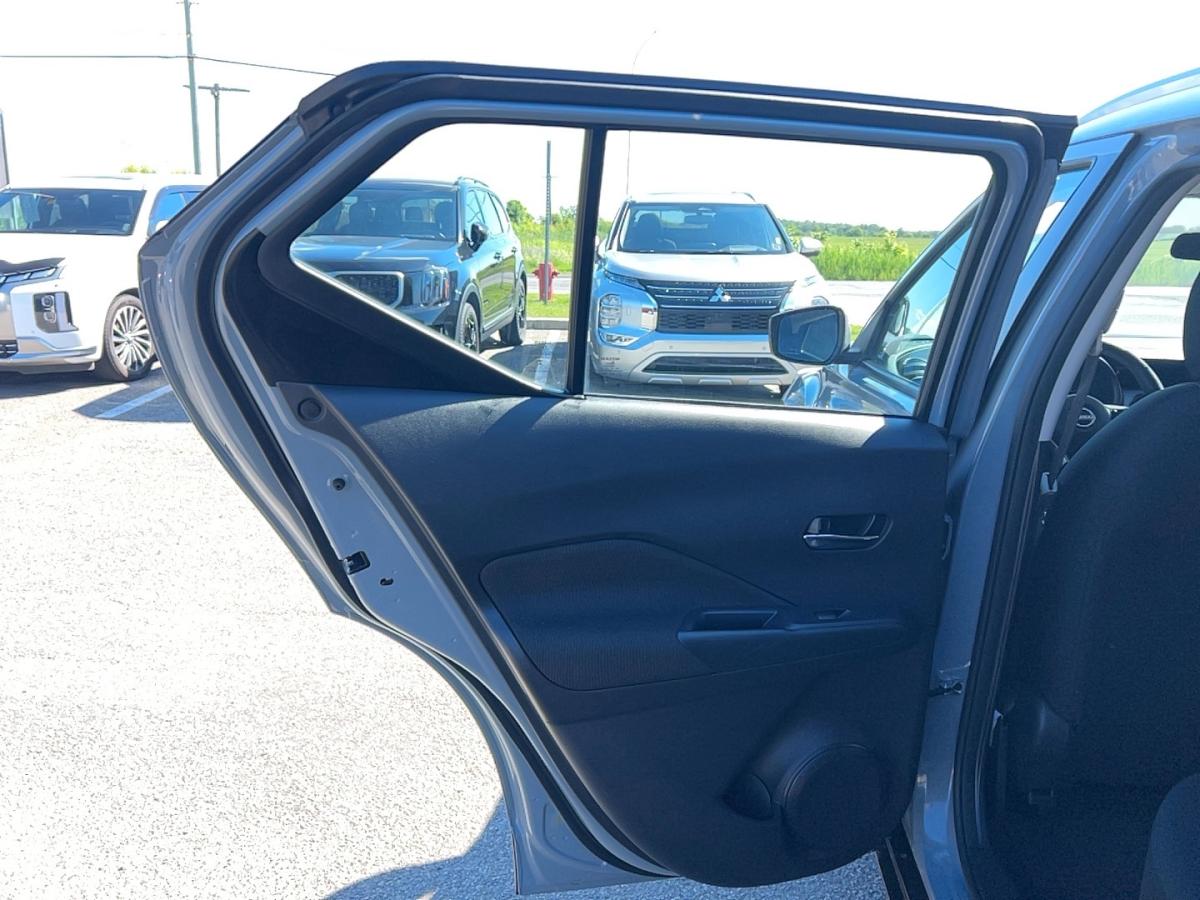 2025 Nissan Kicks Play - Image 17