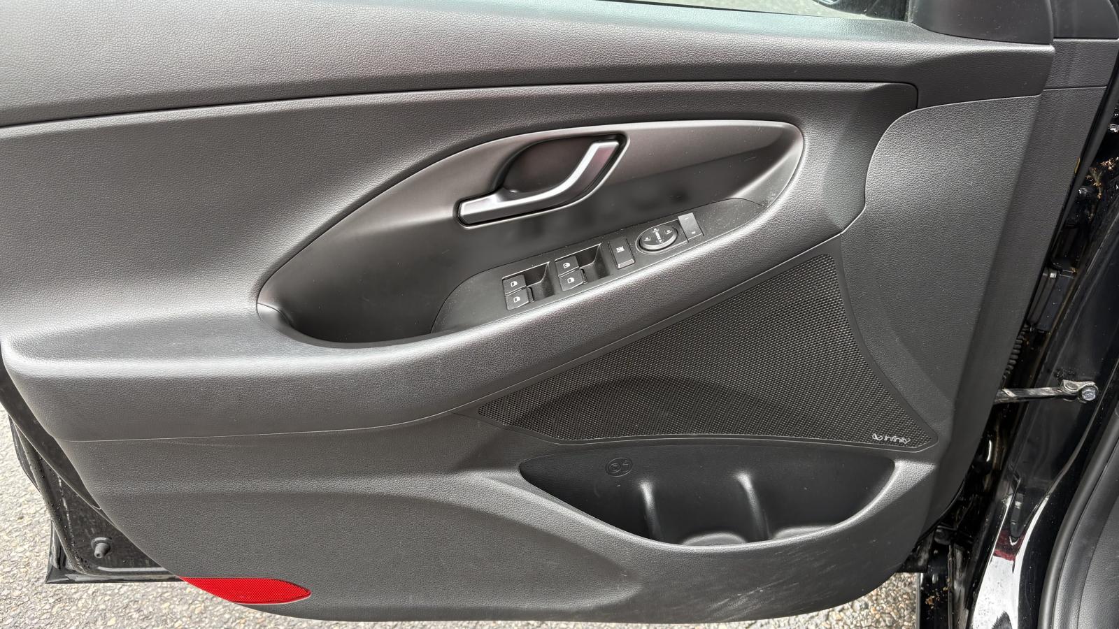 2020 Hyundai Elantra GT - Image 15