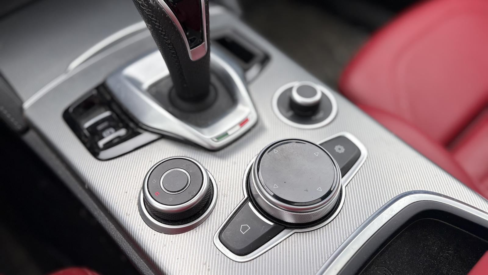 2022 Alfa Romeo Stelvio - Image 21