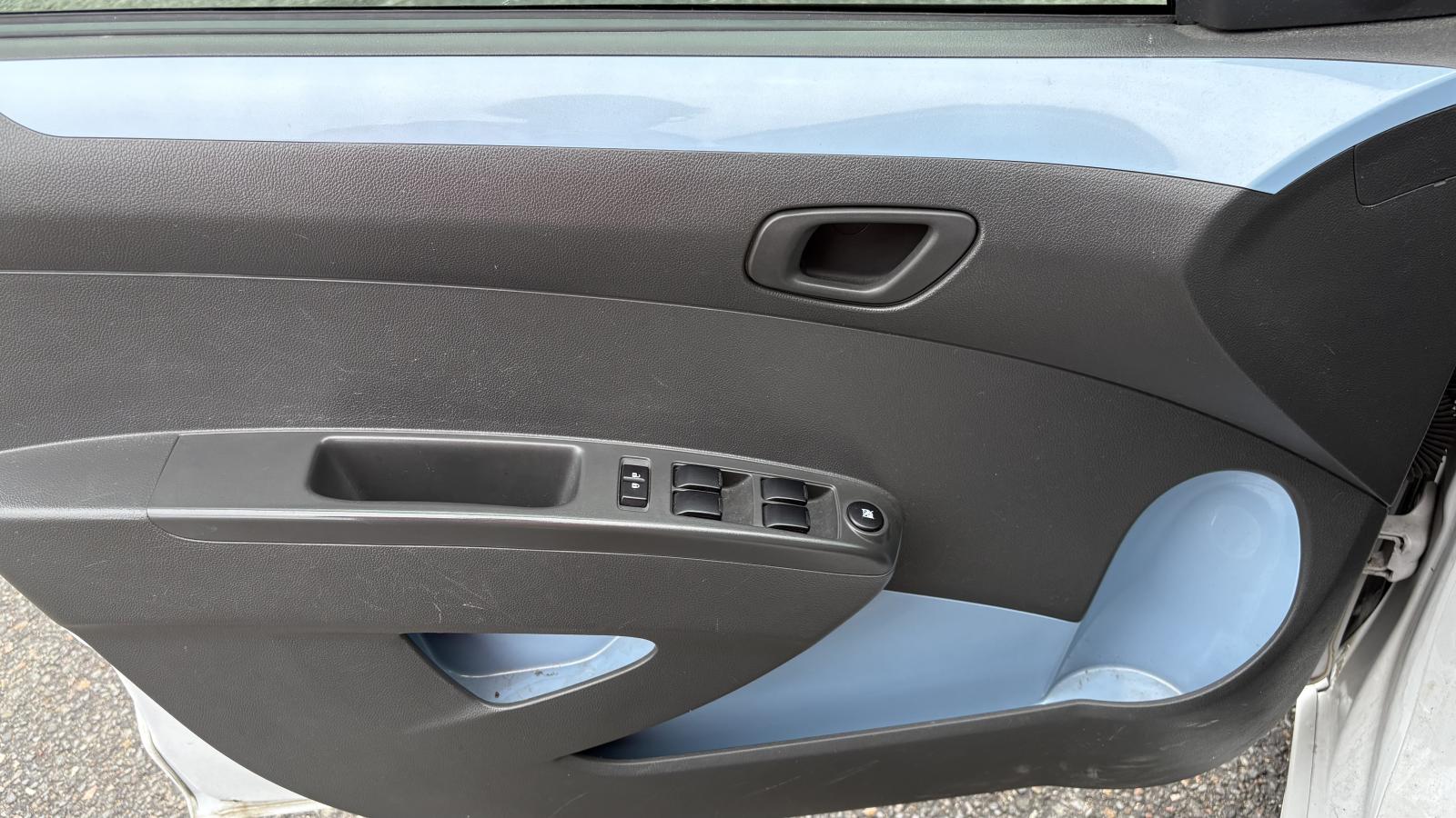 2016 Chevrolet Spark EV - Image 10