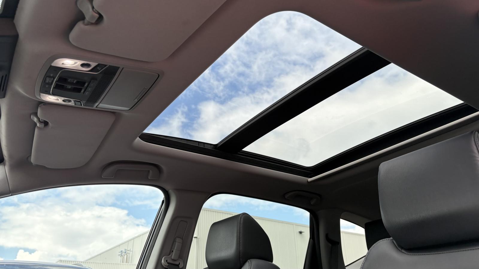 2017 Honda CR-V - Image 16