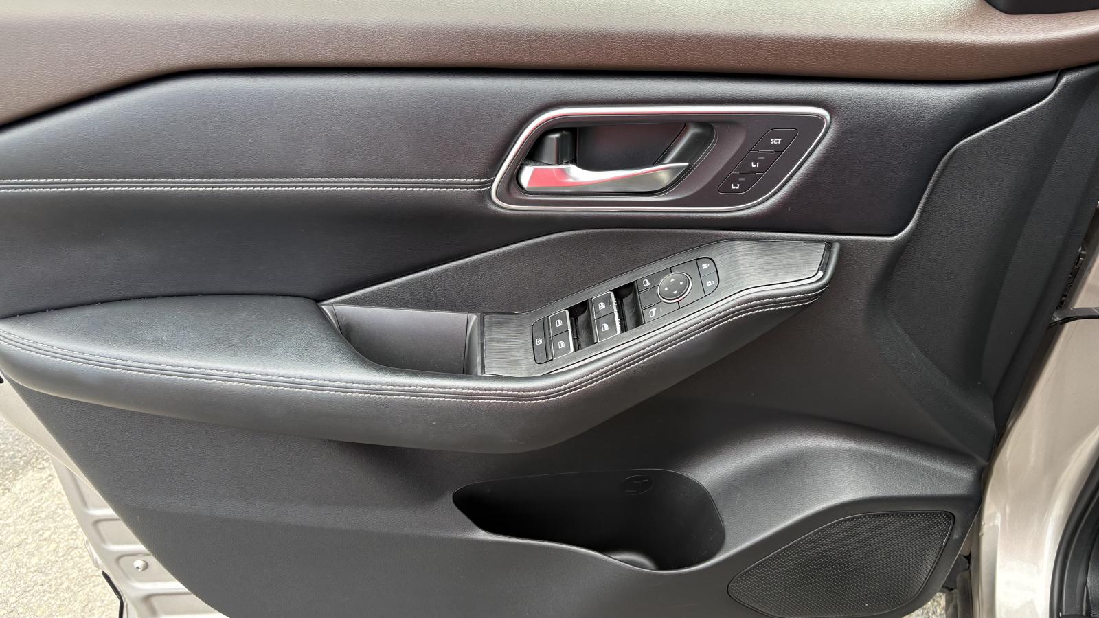 2021 Nissan Rogue - Image 10