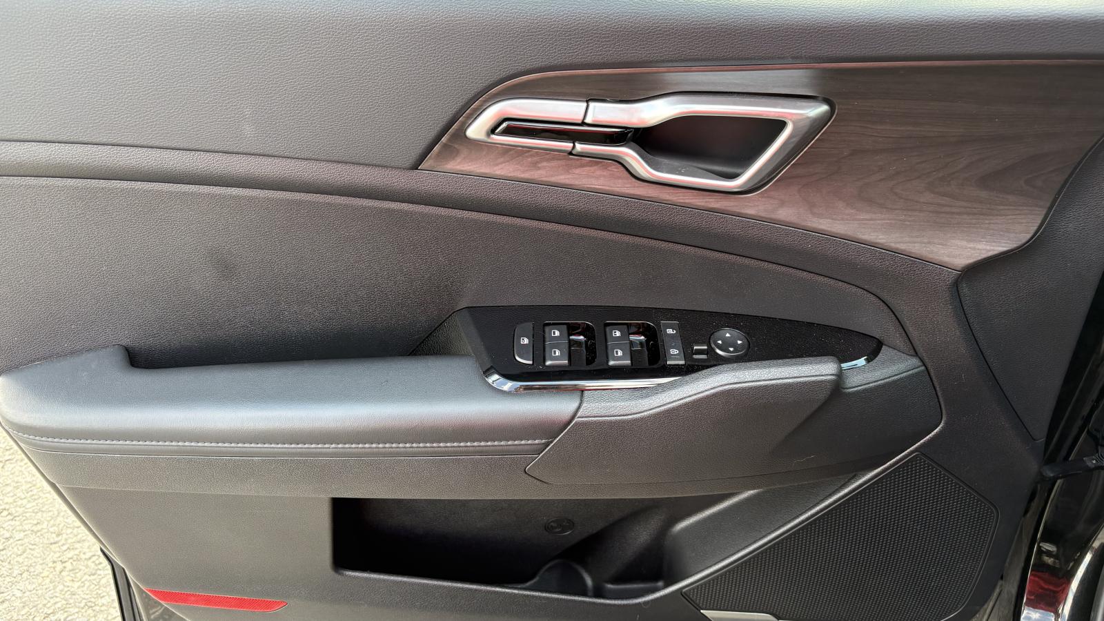 2025 Kia Sportage - Image 6