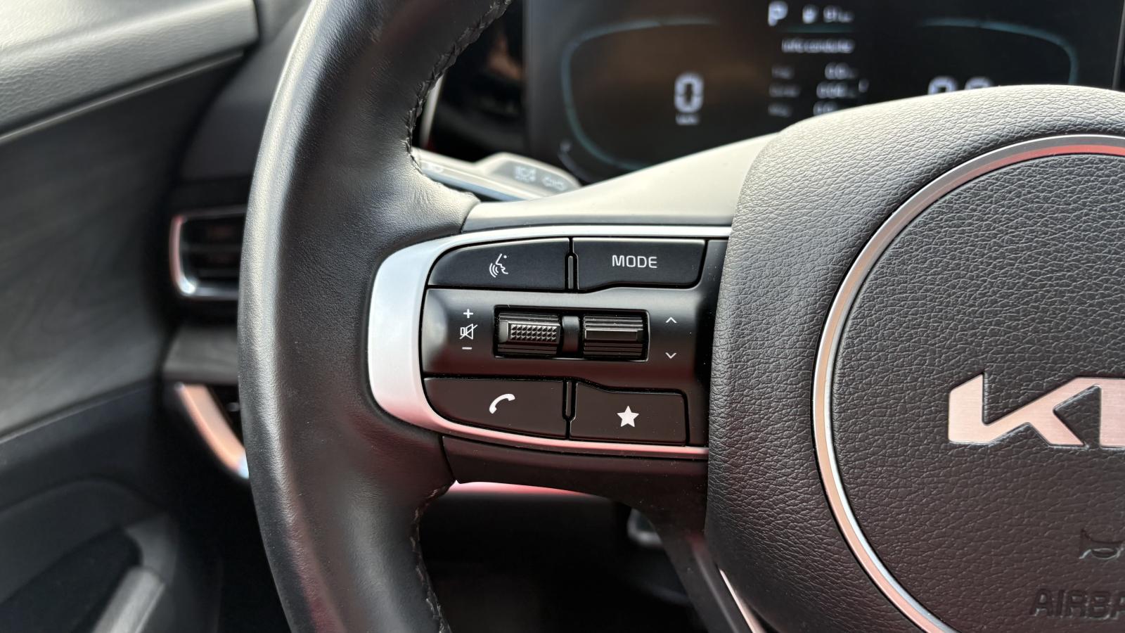 2025 Kia Sportage - Image 12