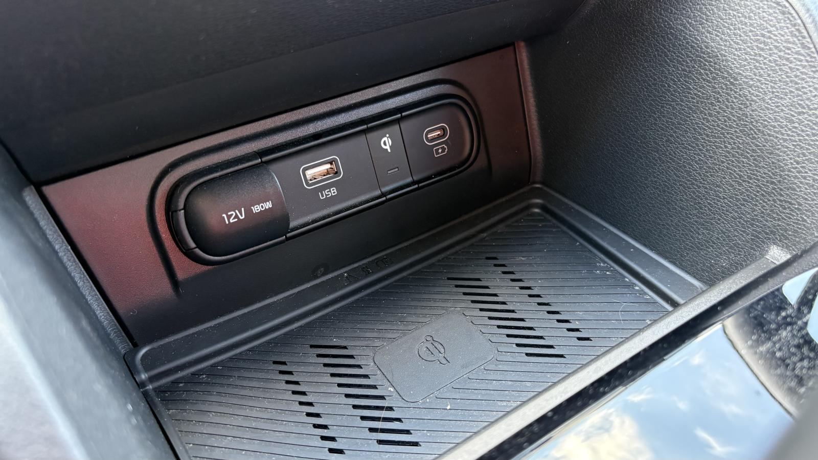 2025 Kia Sportage - Image 22