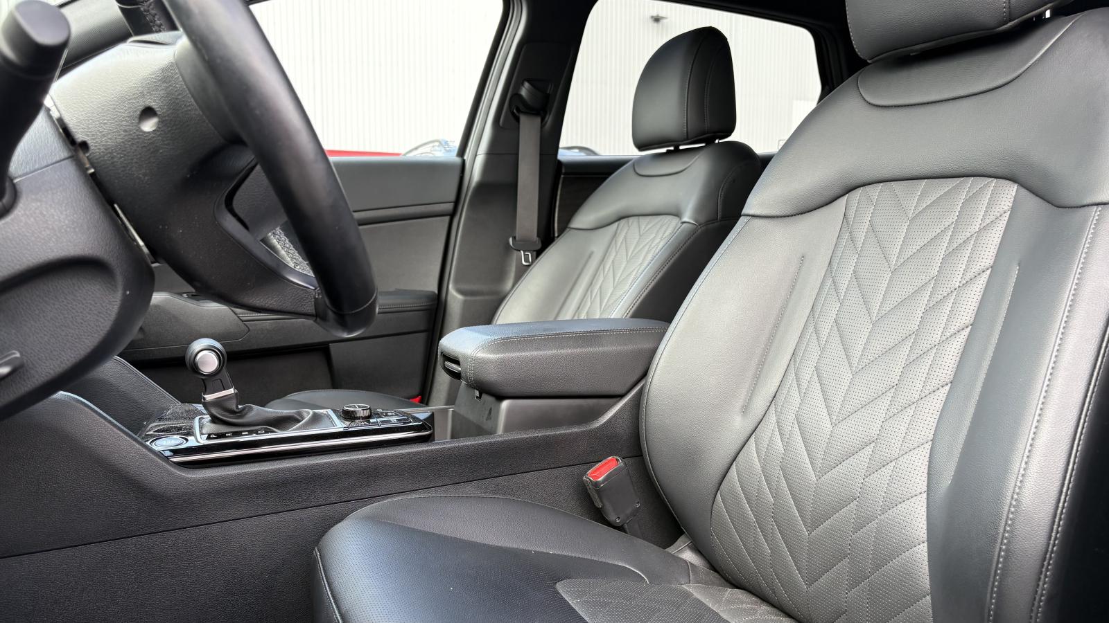 2025 Kia Sportage - Image 30