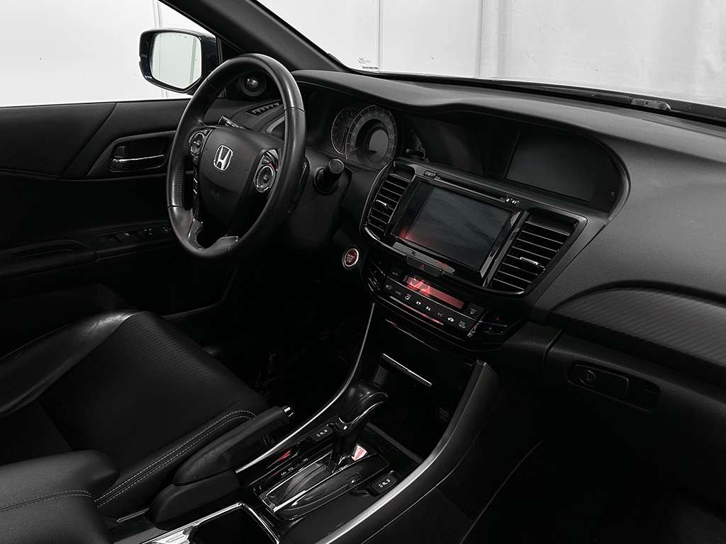 2016 Honda Accord - Image 19