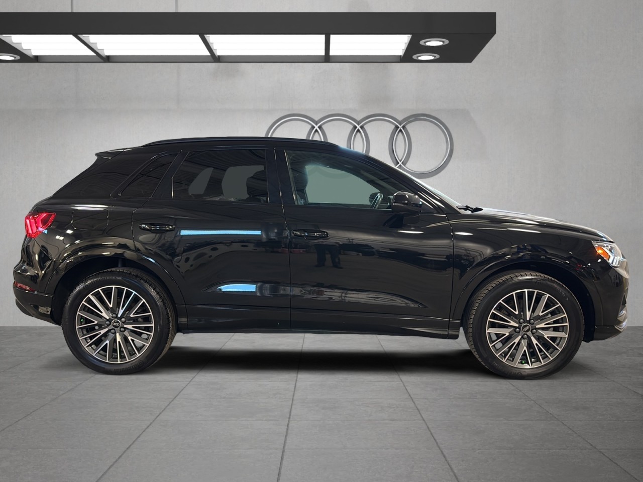2023 Audi Q3 - Image 4